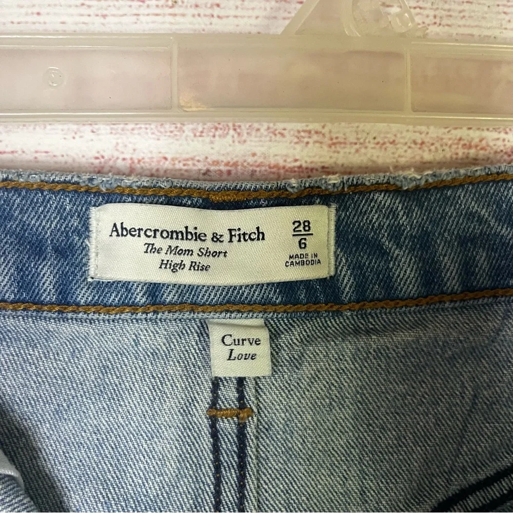 Abercrombie & Fitch‎ The Mom Short High Rise Curve Love Size 28/6